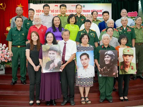 Tiếp nhận "Hồ sơ chứng tích chiến tranh Việt Nam" và giới thiệu truyện "Mãi vẫn là người lính"