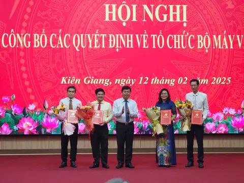 Kiên Giang công bố các quyết định về tổ chức bộ máy và cán bộ