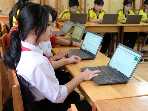 Học sinh miền Tây ứng dụng học Toán học và công Nghệ từ dự án ‘Numbers to Networks’