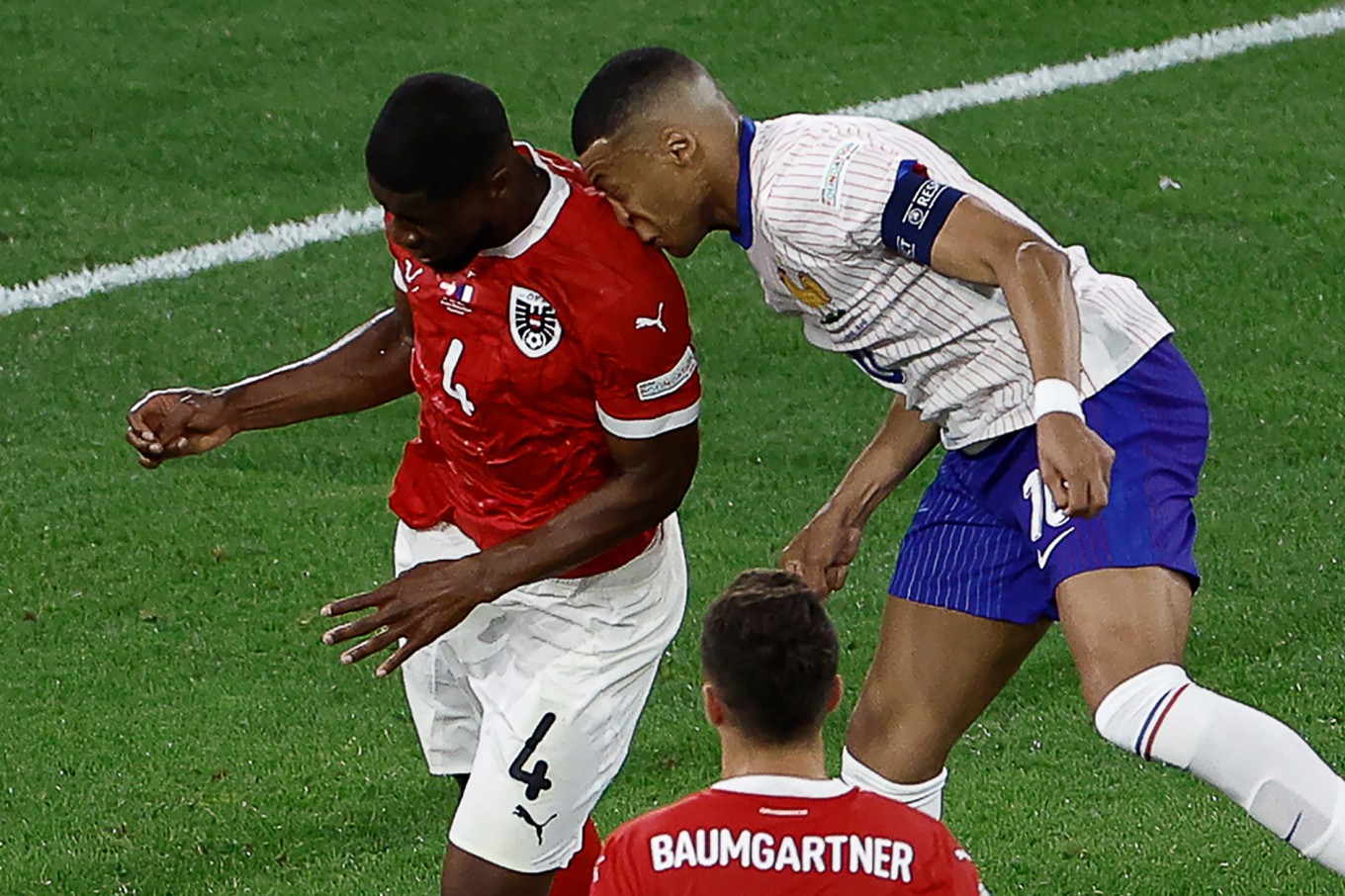 mbappe-vo-mui-sau-tran-mo-man-euro-2024-1718666229-1718721555.jpg