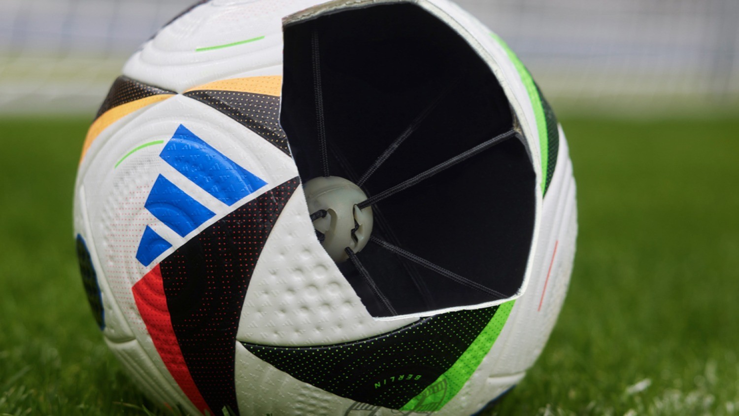 euro-2024-ball-1-1718860457.jpg