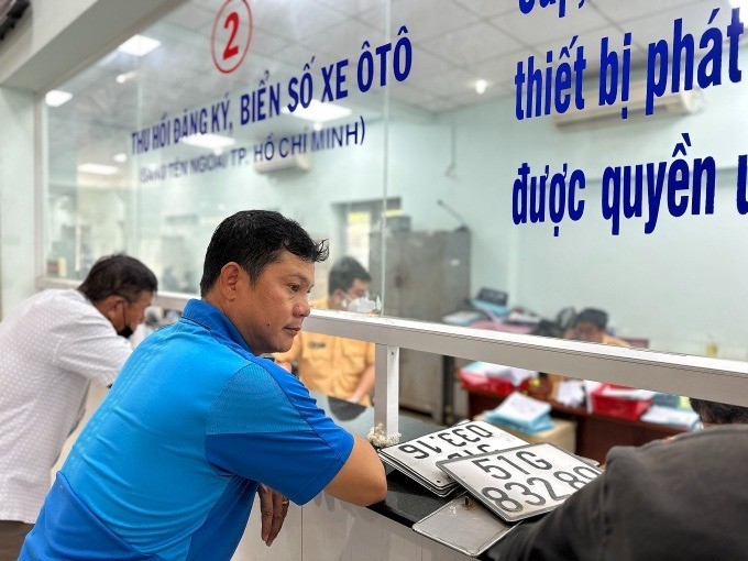 dang-ky-xe-truc-tuyen-1-1723001832.jpg