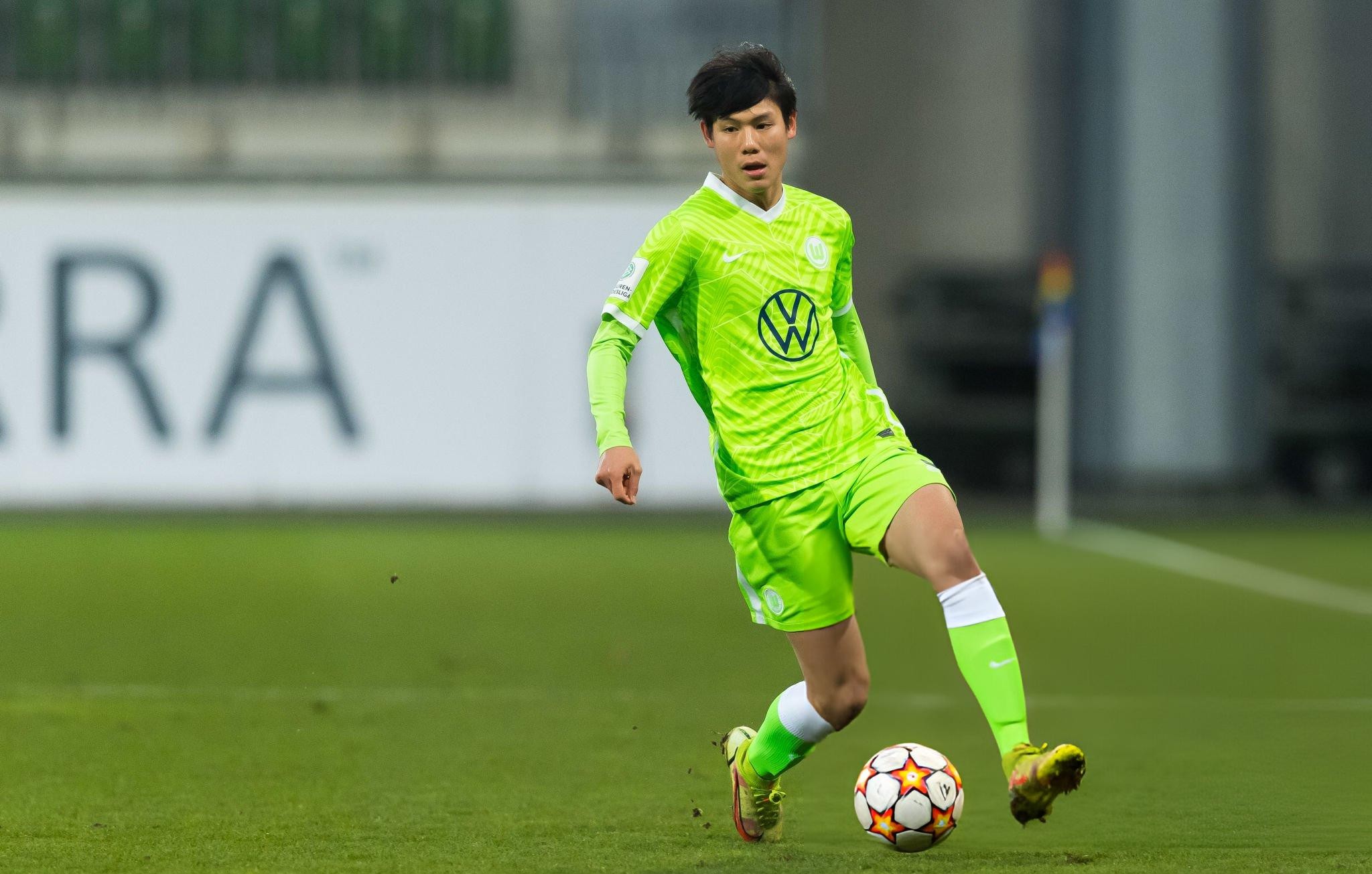 Tài năng Việt kiều Đức kí hợp đồng mới, rõ khả năng đến V-League