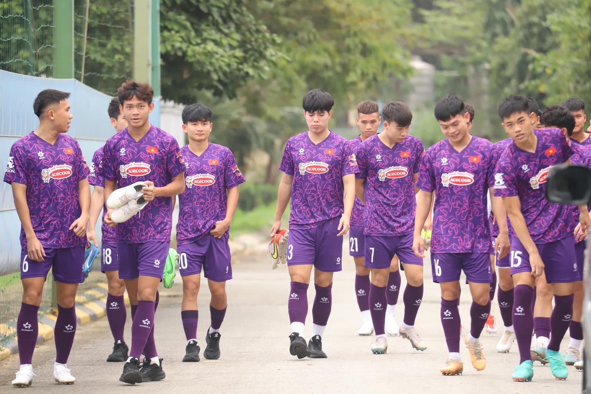 HLV Kim Sang Sik có trợ lý mới, hé lộ 3 cầu thủ đầu tiên lên U22 Viêt Nam