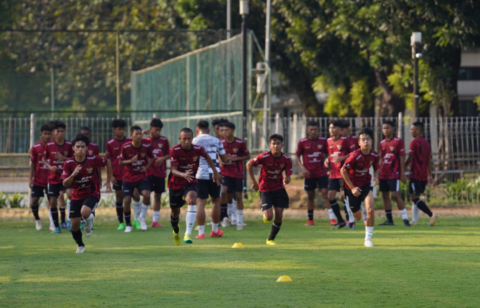 Messi bị loại sau 3 ngày tập luyện trên tuyển trẻ Indonsia