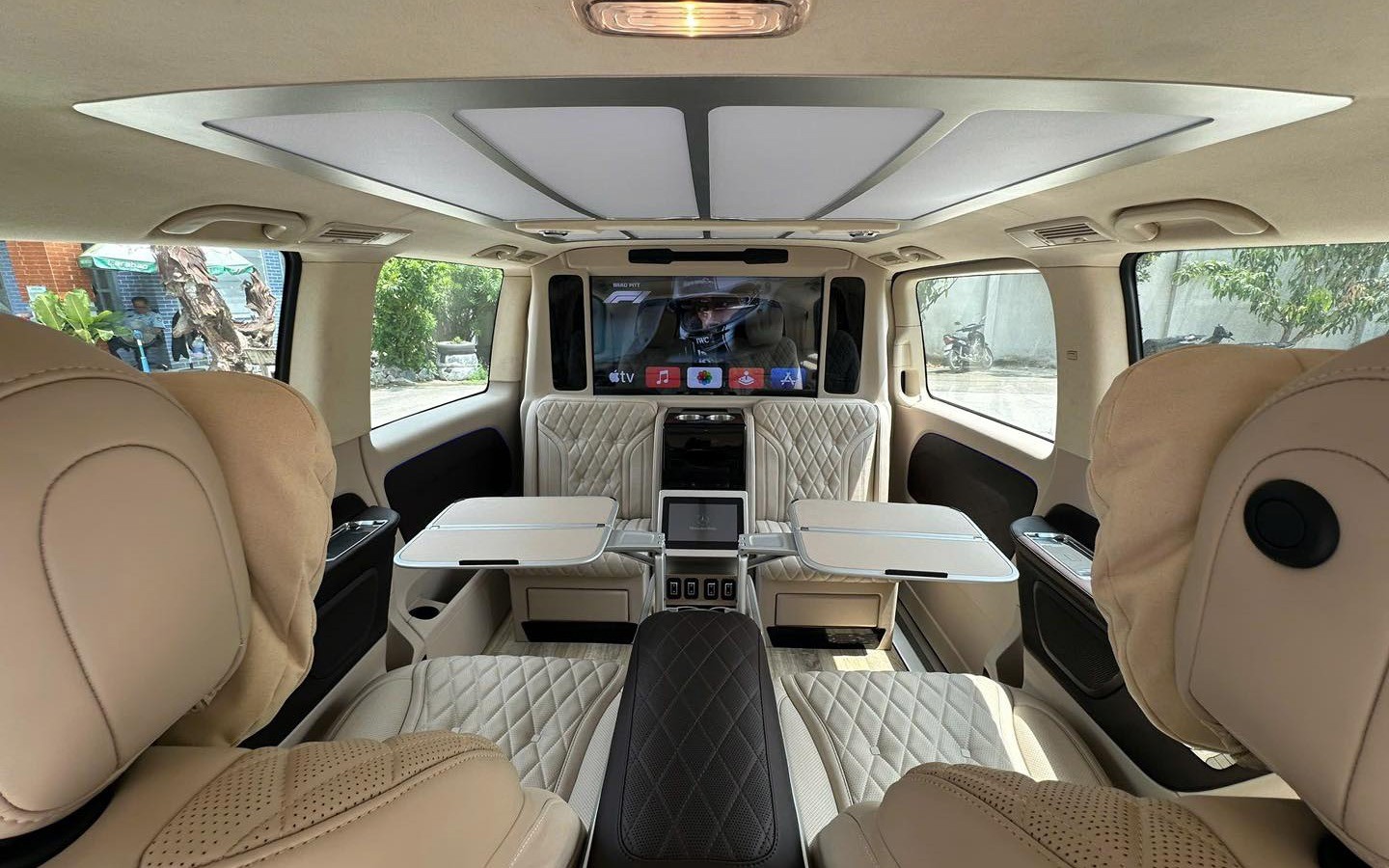 v-class-maybach-mercedes-8-17282-1728276548.jpg