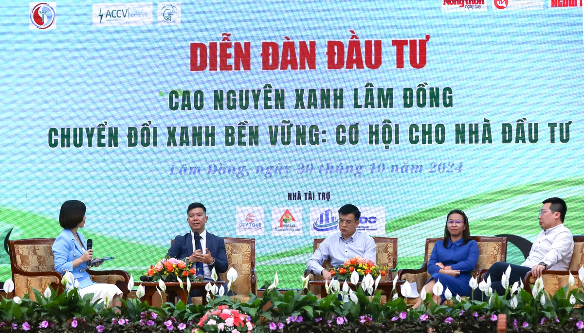 cac-dai-bieu-toa-dam-trao-doi-ve-phat-trien-ben-vung-20241030160752-20241030181955-1-1730343892.jpg