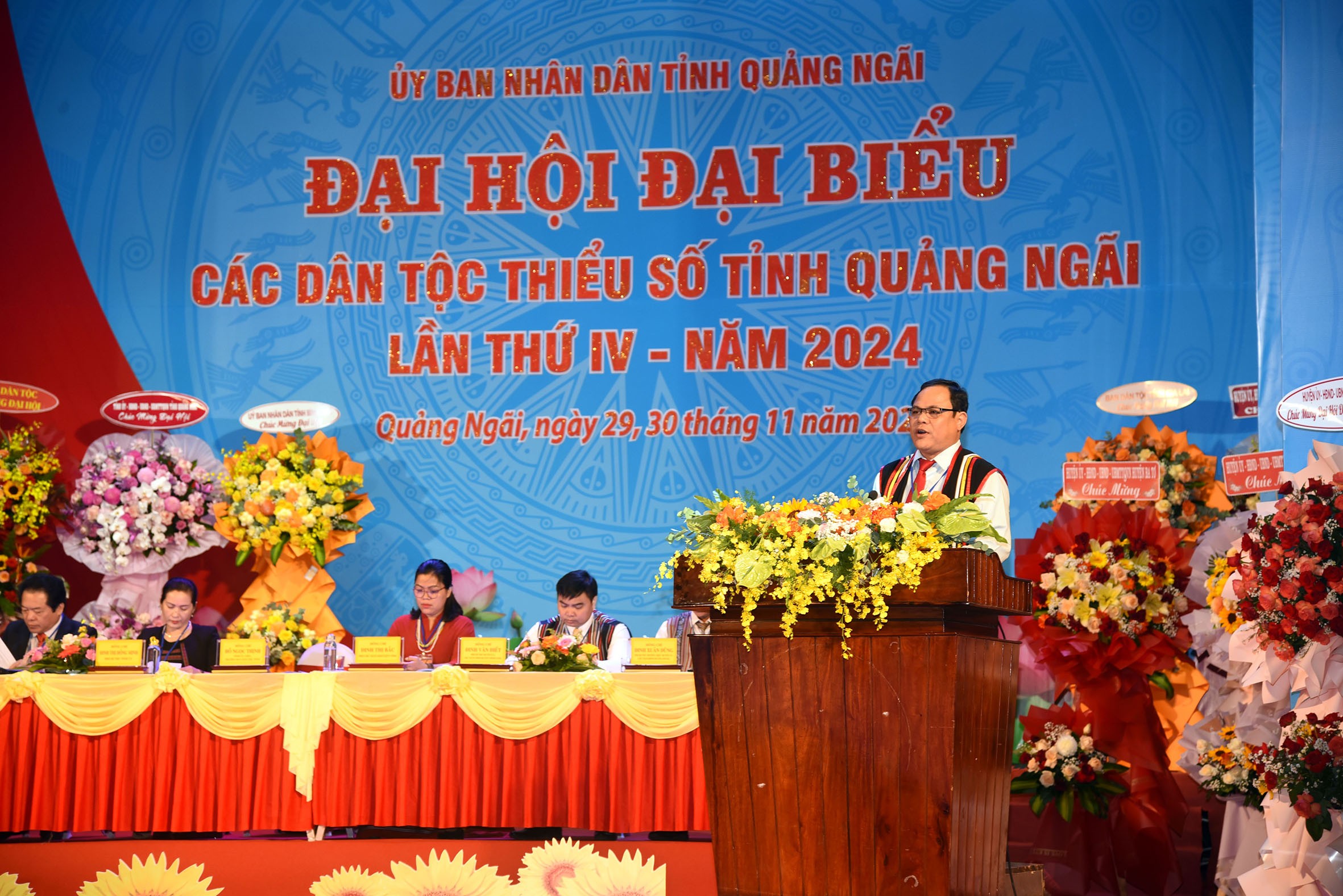 5a-ho-ngoc-thinh-truong-ban-dan-toc-tinh-trinh-bay-bao-cao-chinh-tri-tai-dai-hoi-1732966783.jpg