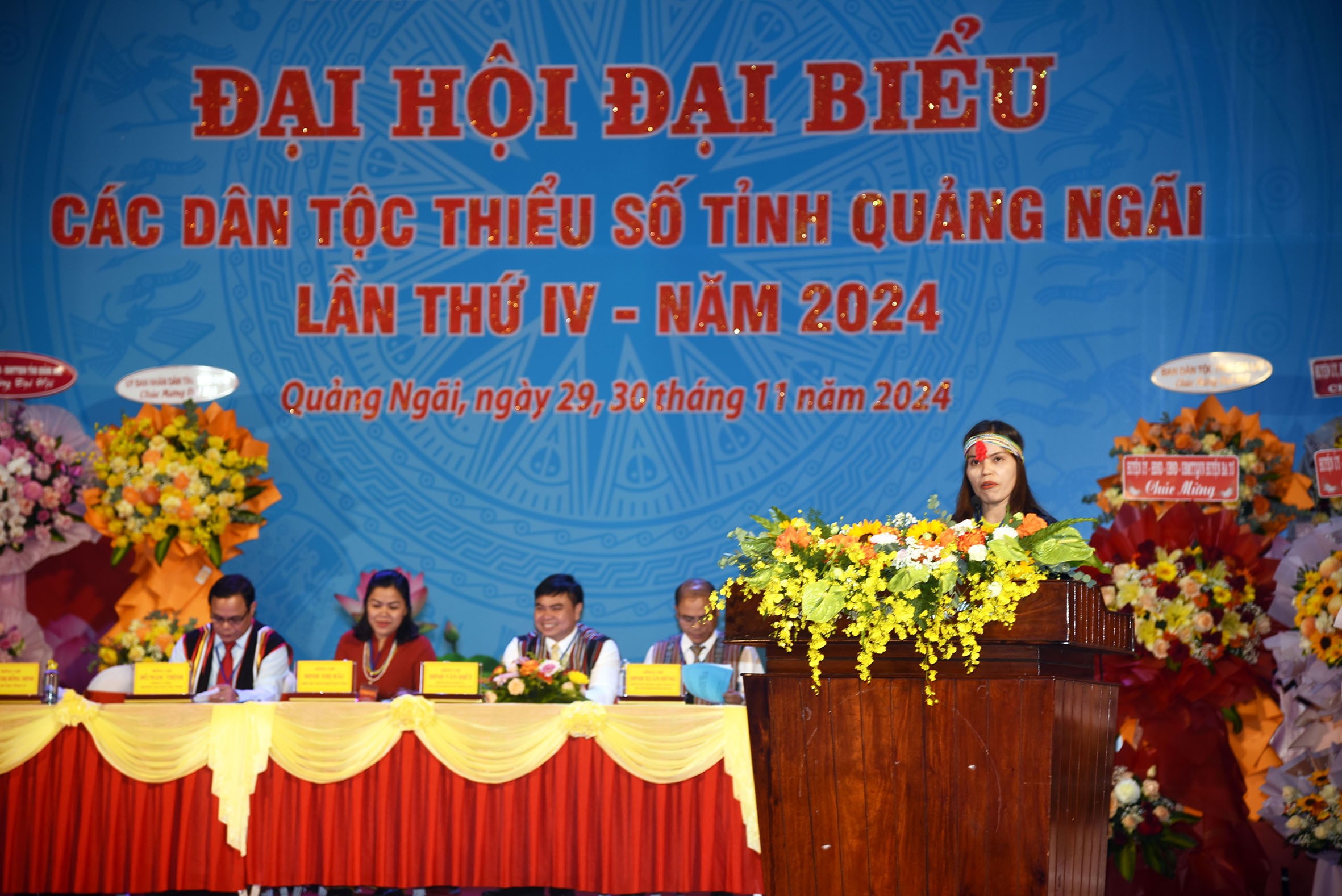 7-ho-thi-van-tra-bong-tham-luan-1732965770.jpg