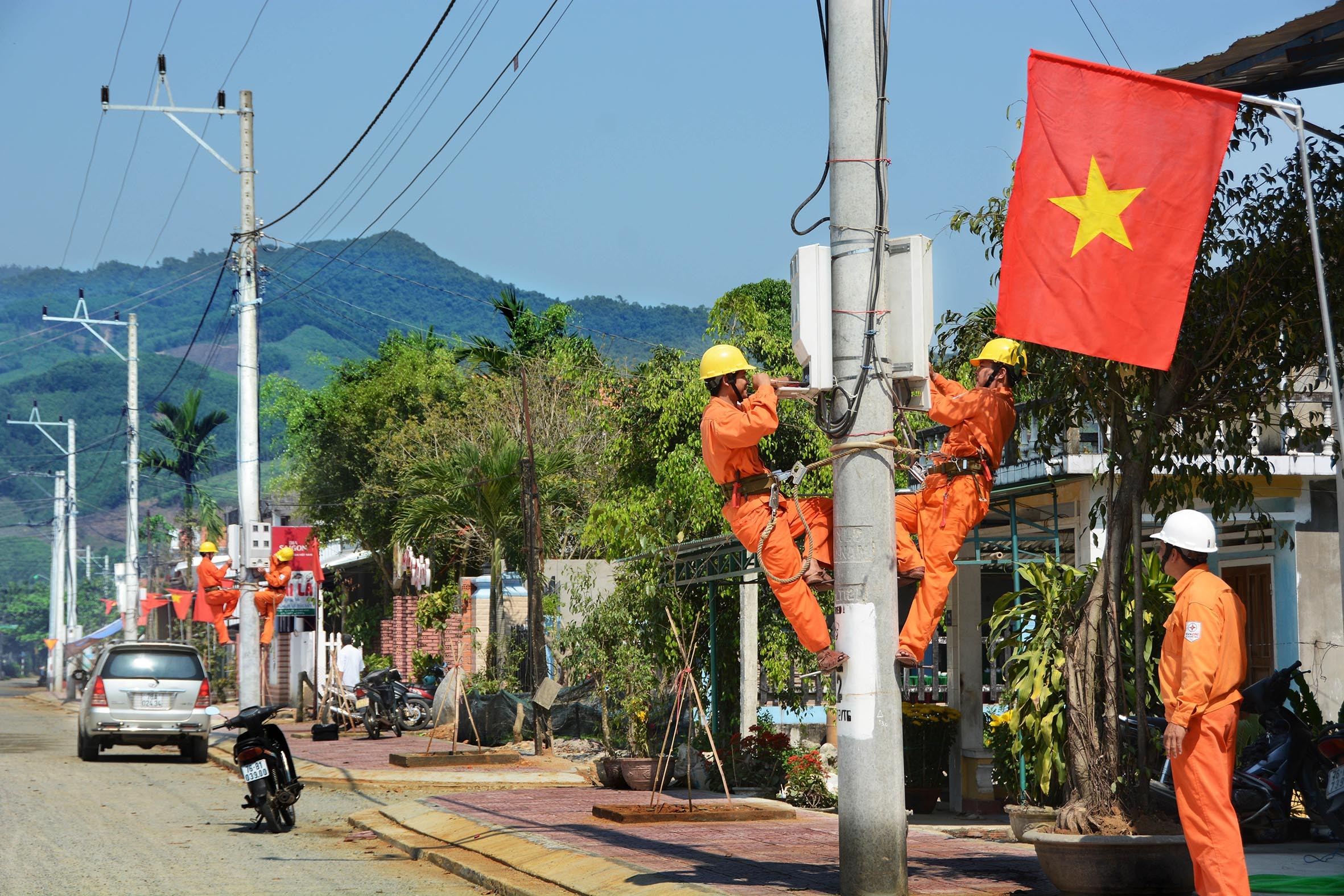 10a-dua-dien-quoc-gia-ve-vung-an-toan-khu-thi-tran-ba-to-quang-ngai-anh-nguyen-dang-lam-1741527548.jpg