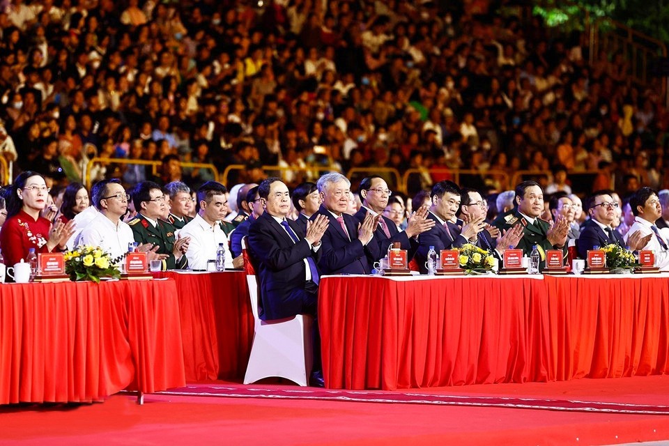 2-chu-tich-quoc-hoi-tran-thanh-man-pho-ttg-nguyen-hoa-binh-va-cac-dai-bieu-trung-uong-du-le-1741856787.jpg