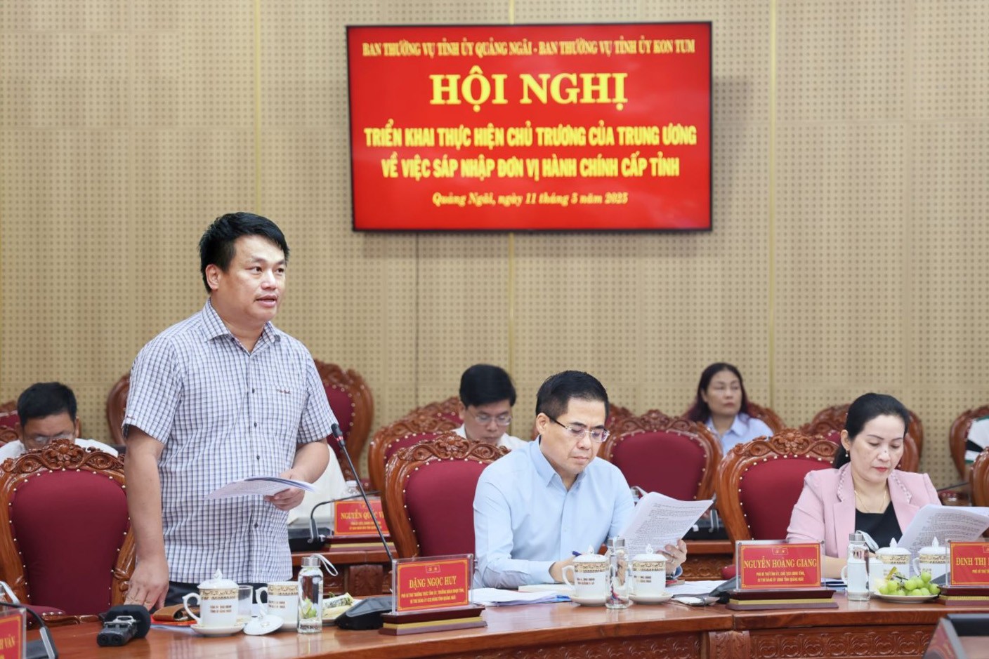 3-pho-bi-thu-thuong-truc-tinh-uy-truong-doan-dbqh-tinh-quang-ngai-dang-ngoc-huy-trinh-bay-nhung-noi-dung-chinh-cua-du-thao-bao-cao-chinh-tri-trinh-dai-hoi-dai-bieu-dang-bo-tinh-quang-ngai-moi-nhiem-ky-2025-2030-1746974908.jpg