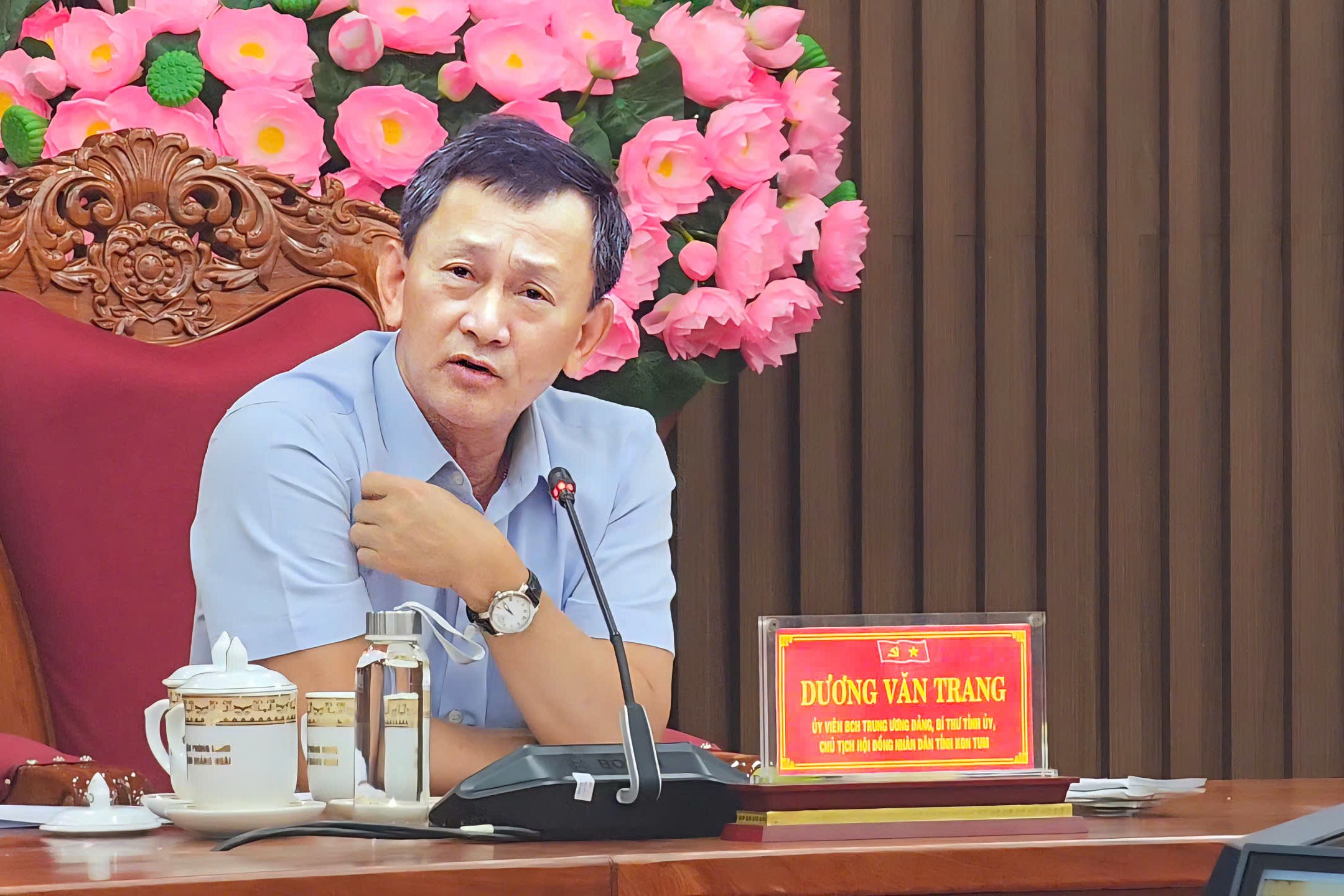 5-uy-vien-trung-uong-dang-bi-thu-tinh-uy-chu-tich-hdnd-tinh-kon-tum-duong-van-trang-phat-bieu-tai-hoi-nghi-1746974908.jpg
