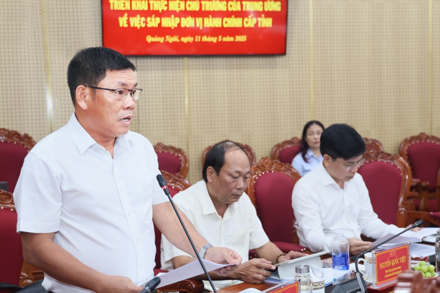 7-giam-doc-so-tai-chinh-quang-ngai-nguyen-van-trong-trinh-bay-phuong-an-sap-xep-bo-tri-nha-o-cong-vu-cho-can-bo-cong-chuc-nguoi-lao-dong-sau-khi-sap-xep-1746974908.jpg