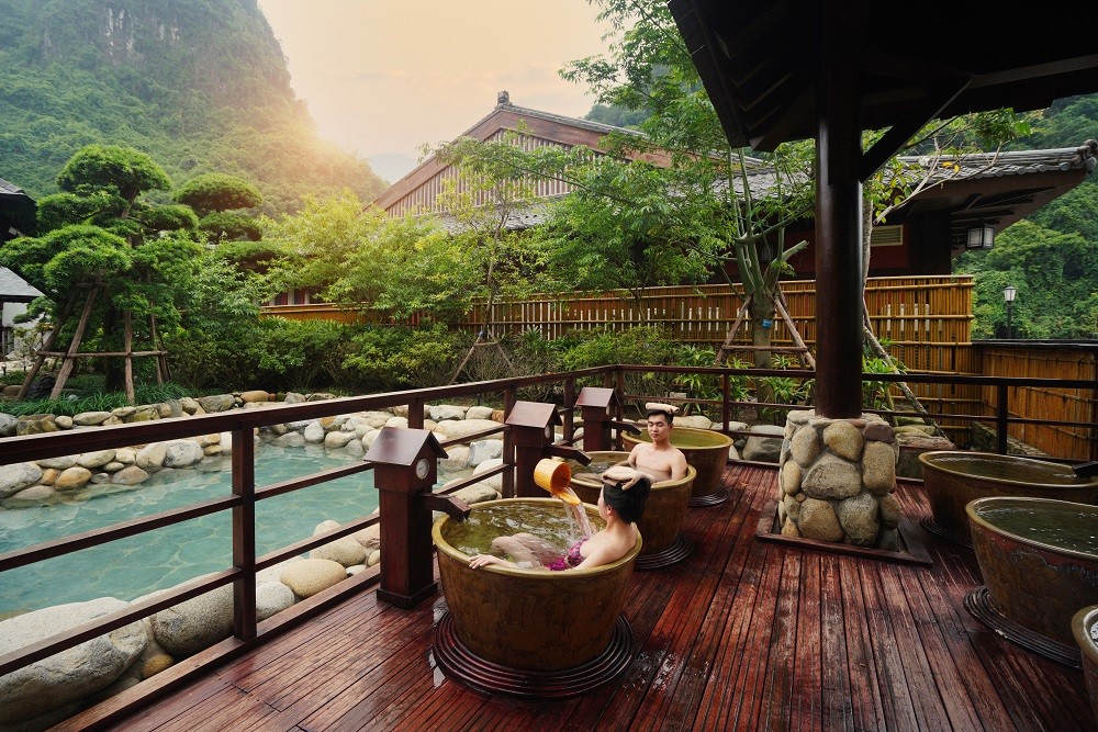 nguon-khoang-o-yoko-onsen-quang-hanh-co-ham-luong-brom-cao-1747102811.jpg