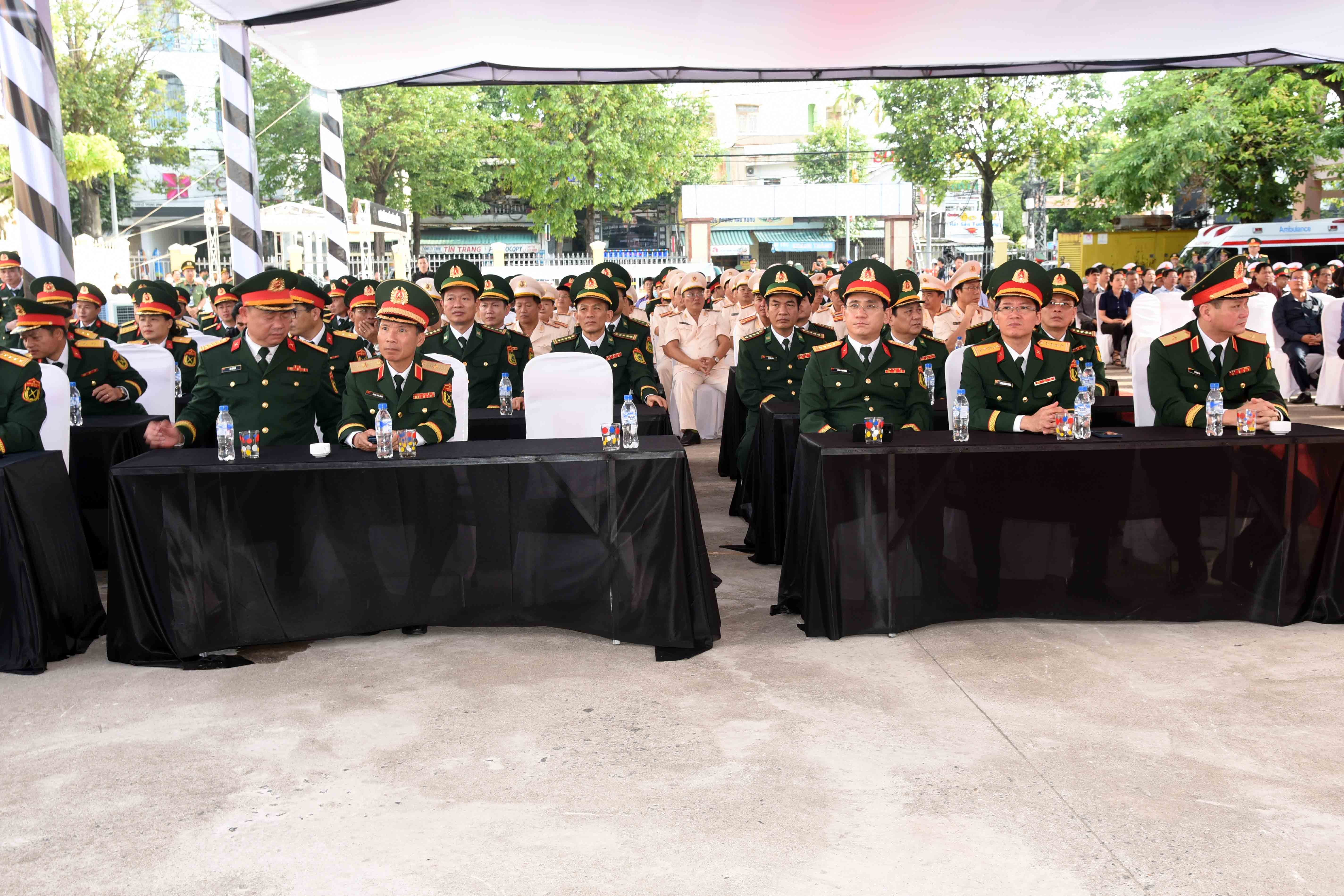 2-cac-dai-bieu-cac-don-vi-llvt-tham-du-le-1748058658.jpg