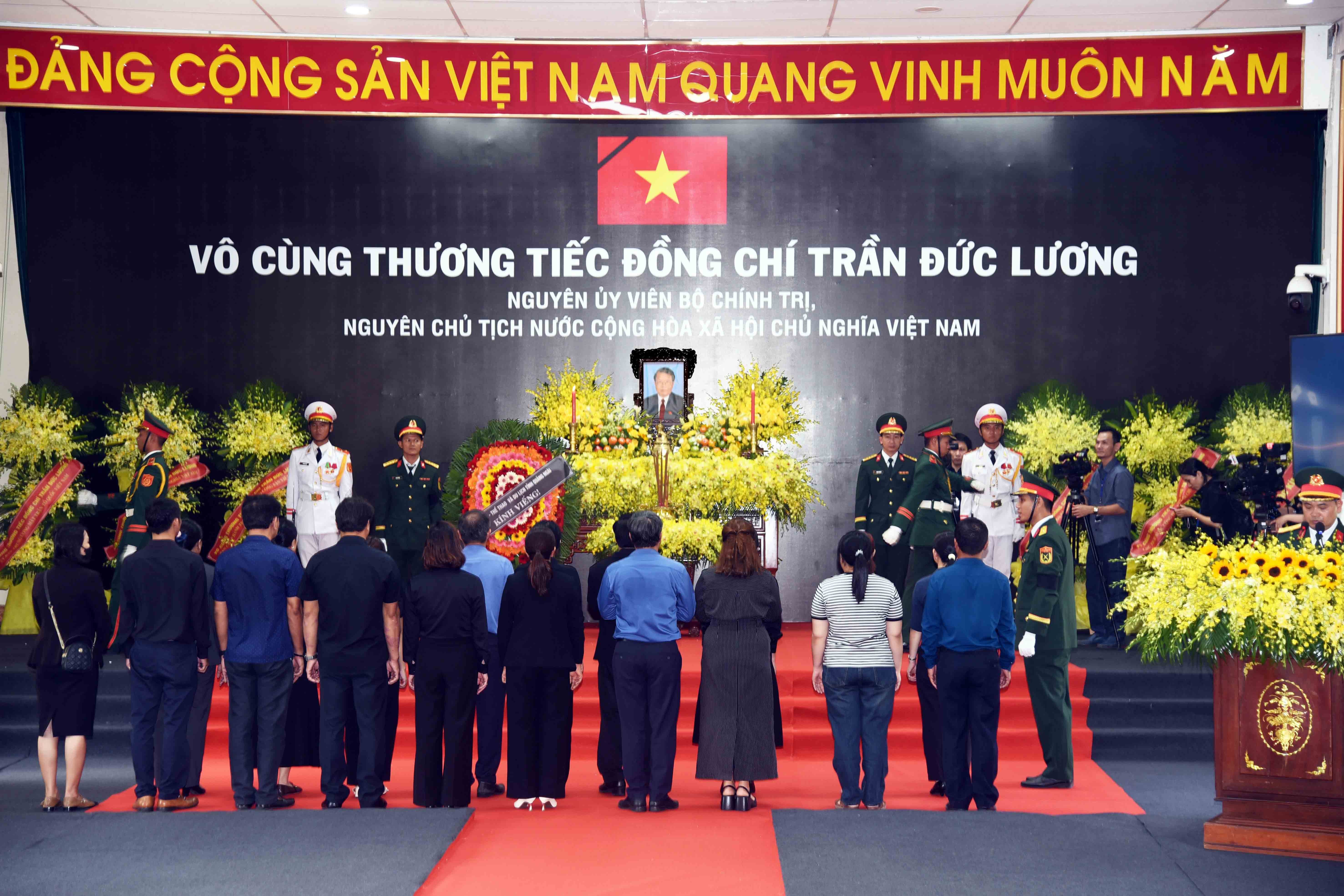 24-doan-dai-bieu-so-vhttdl-tinh-vieng-nguyen-chu-tich-nuoc-tran-duc-luong-1748058656.jpg