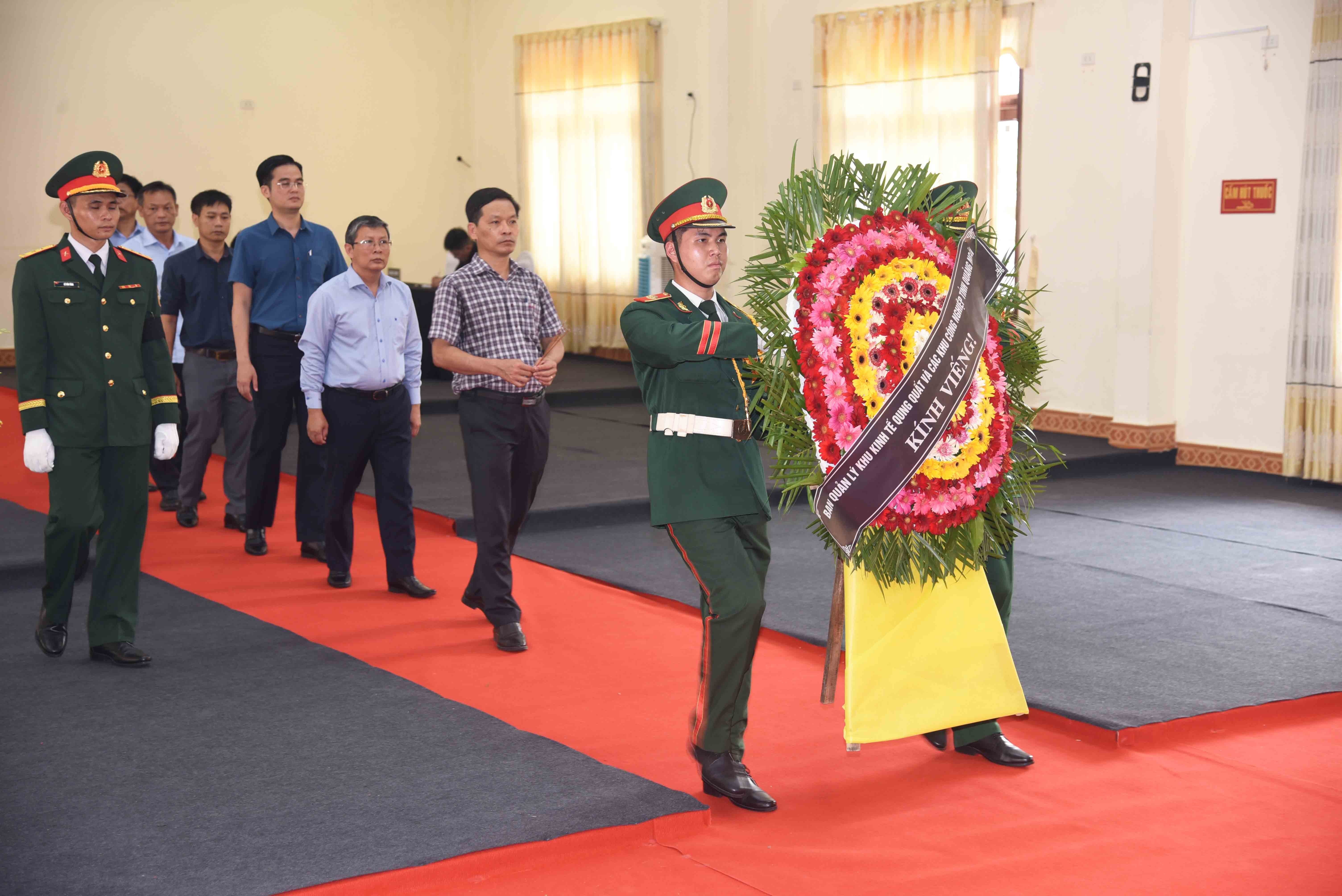 26-doan-dai-bieu-ban-quan-ly-kkt-dung-quat-va-cac-kcn-tinh-dang-hoa-tinh-vieng-nguyen-chu-tich-nuoc-tran-duc-luong-1748058656.jpg