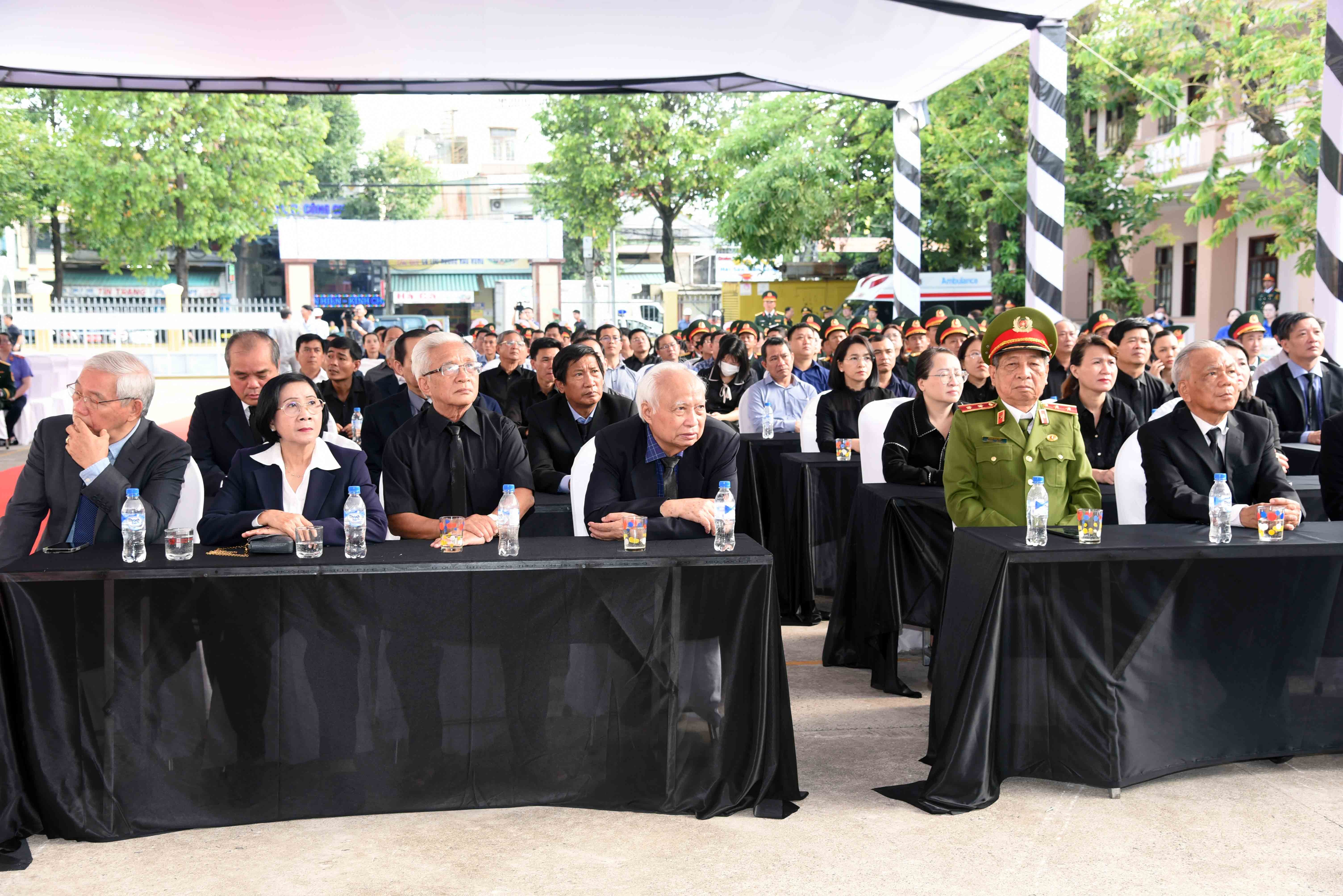 3-cac-dong-chi-nguyen-lanh-dao-tinh-tham-du-le-1748058660.jpg