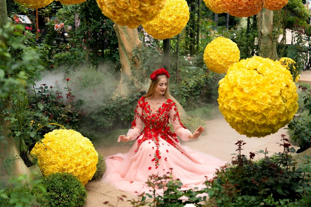du-lich-ba-na-hills-le-hoi-hoa-hong-1748058489.jpg