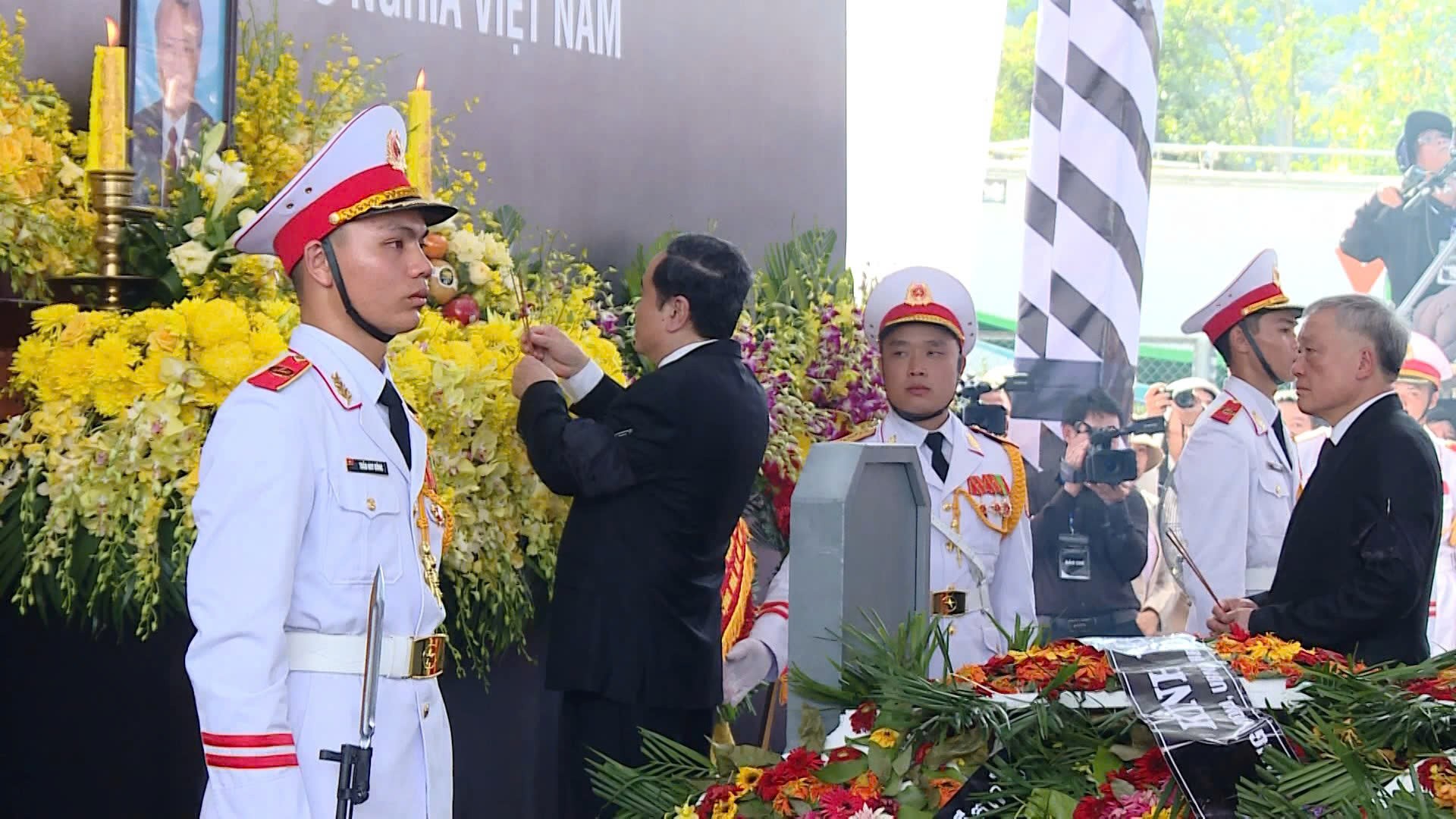 5-chu-tich-quoc-hoi-tran-thanh-man-vieng-nguyen-chu-tich-nuoc-tran-duc-luong-1748187461.jpg