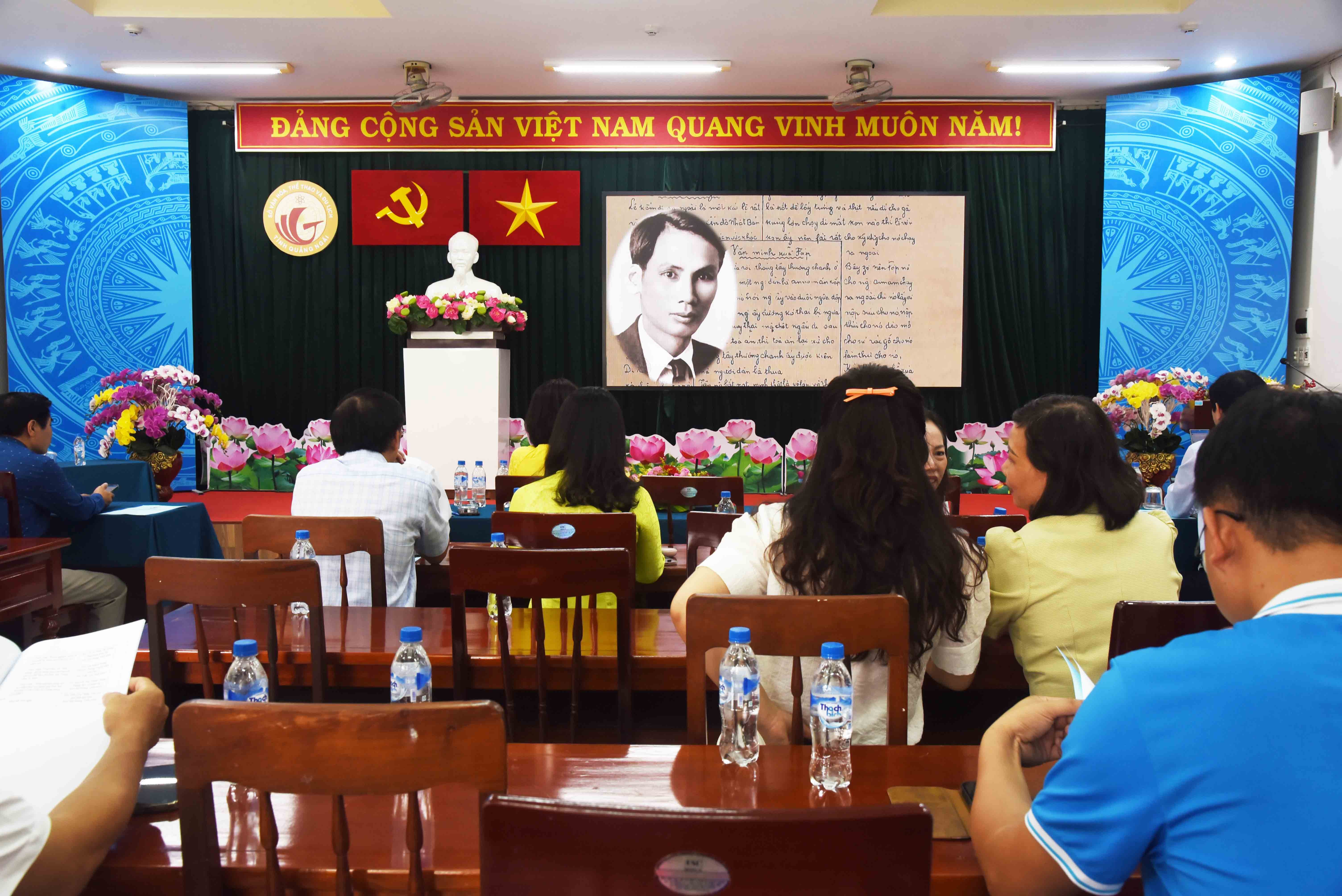 11-cac-dai-bieu-xem-phim-tai-lieu-ve-bao-chi-cach-mang-viet-nam-100-nam-1748592135.jpg