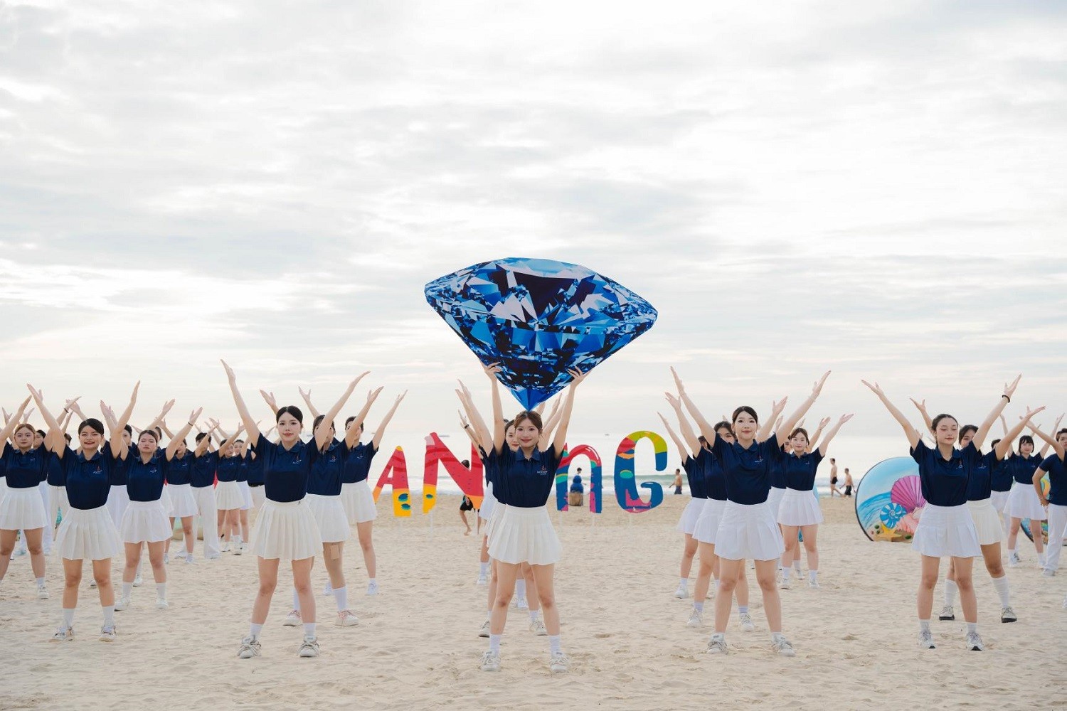 man-trinh-dien-flashmob-newtown-diamond-1749181273.jpeg