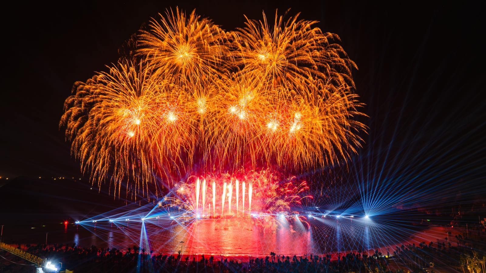 phao-hoa-show-ban-giao-huong-dao-xanh-cat-ba-1749544088.JPG