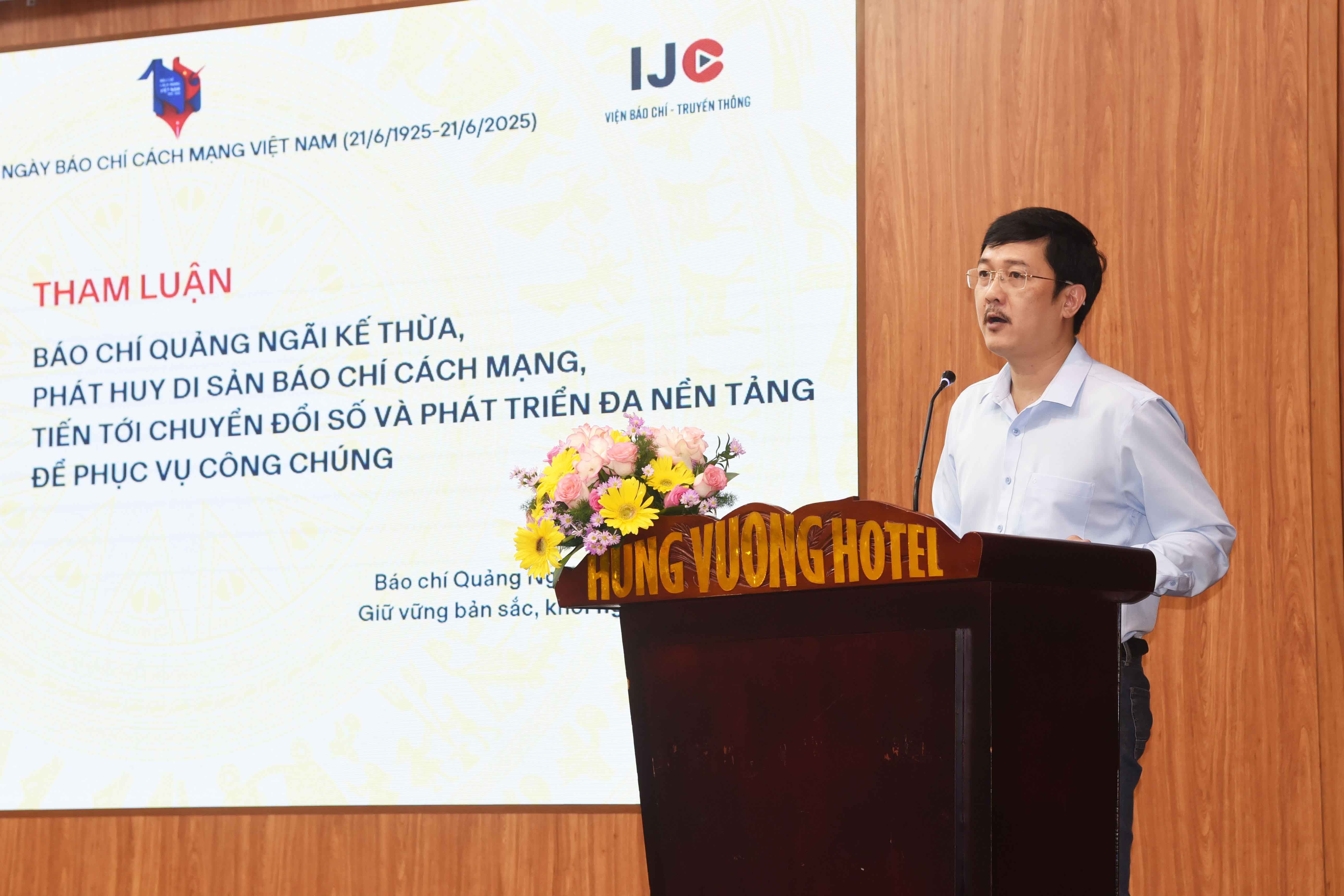 4-ong-ha-hoang-trieu-pho-tong-bien-tap-bao-quang-ngai-trinh-bay-tham-luan-tai-hoi-thao-1749719181.jpg