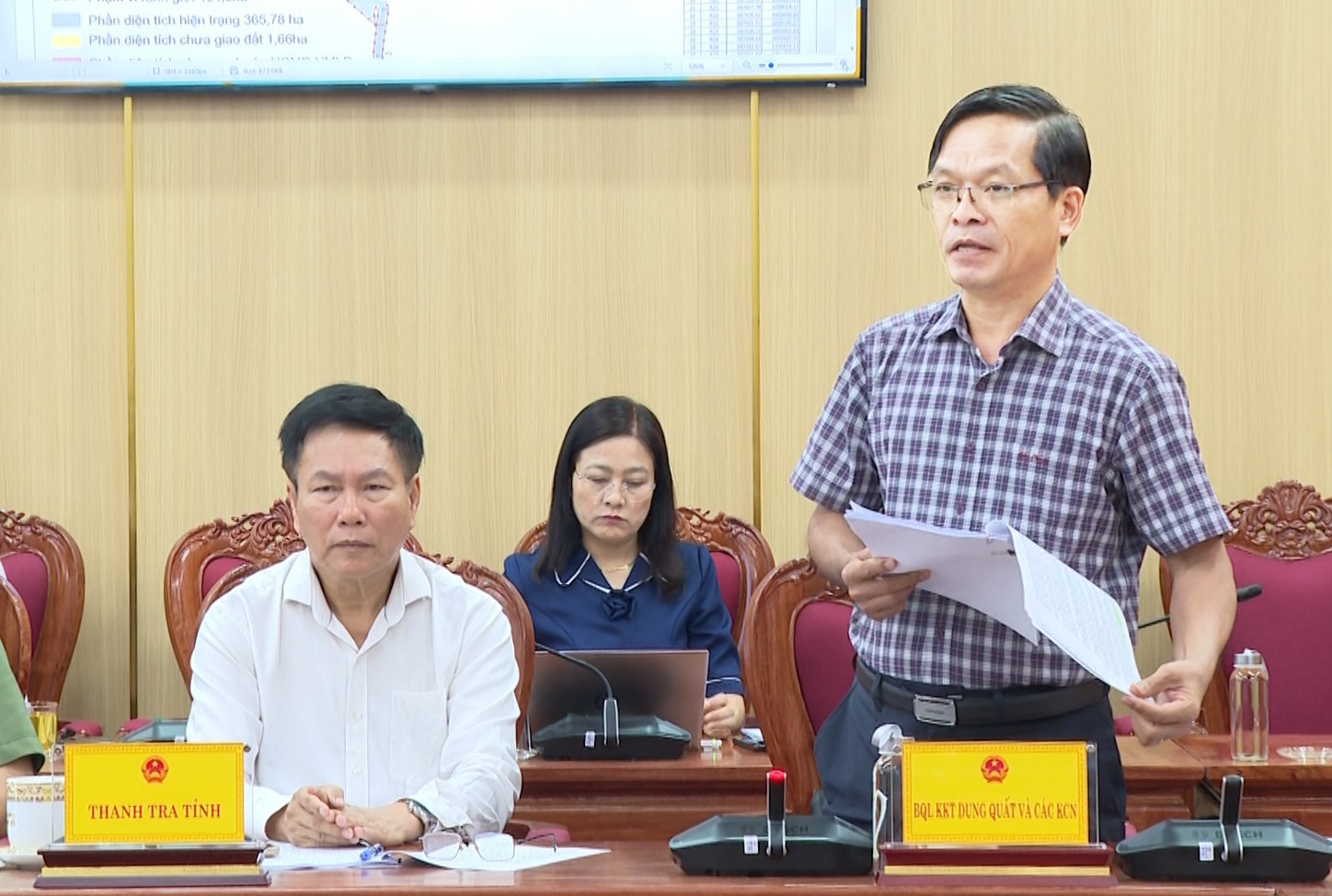 ong-tran-van-man-truong-ban-quan-ly-kkt-dung-quat-va-cac-kcn-quang-ngai-phat-bieu-tai-buoi-lam-viec-1749873441.jpg