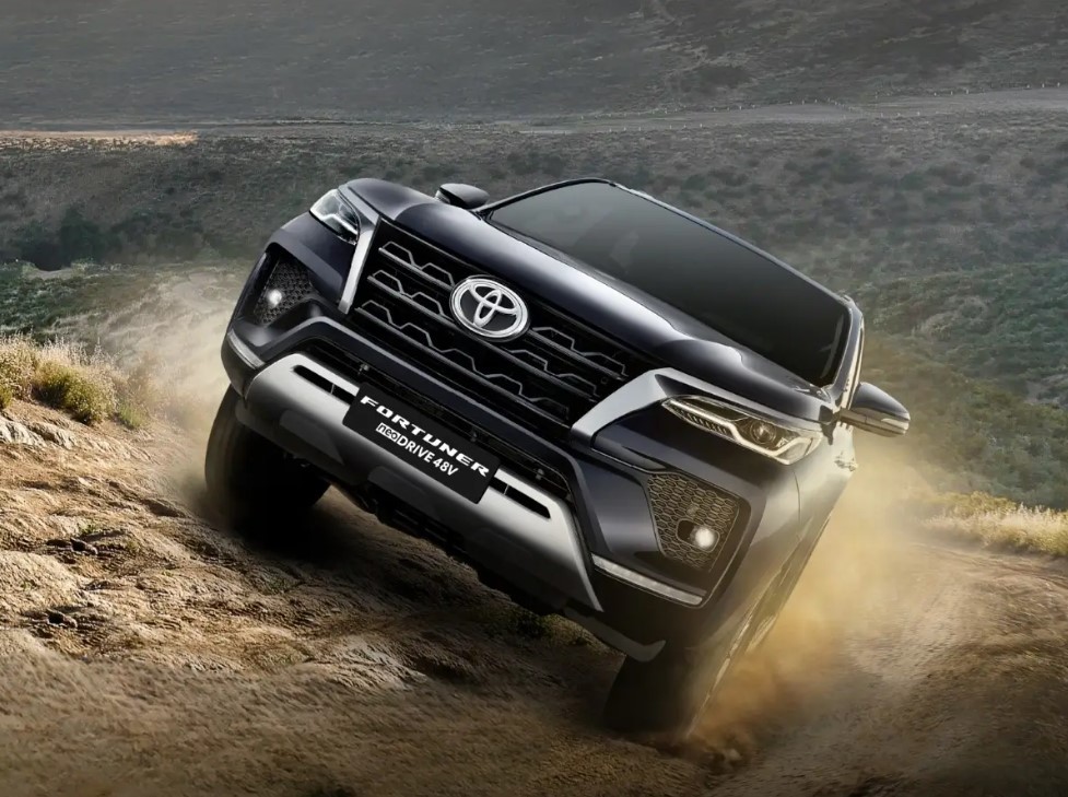 Toyota Fortuner Hybrid 2025 chính thức ra mắt, 'đe nẹt' Ford Everest và Hyundai Santa Fe với giá mềm ảnh 1