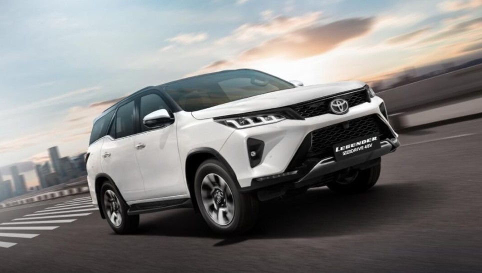 Toyota Fortuner Hybrid 2025 chính thức ra mắt, 'đe nẹt' Ford Everest và Hyundai Santa Fe với giá mềm ảnh 2