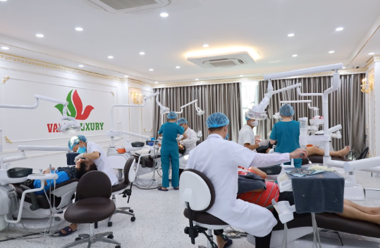 valis-luxury-dental-bao-ve-suc-khoe-va-quyen-loi-khach-hang-1750150134.png