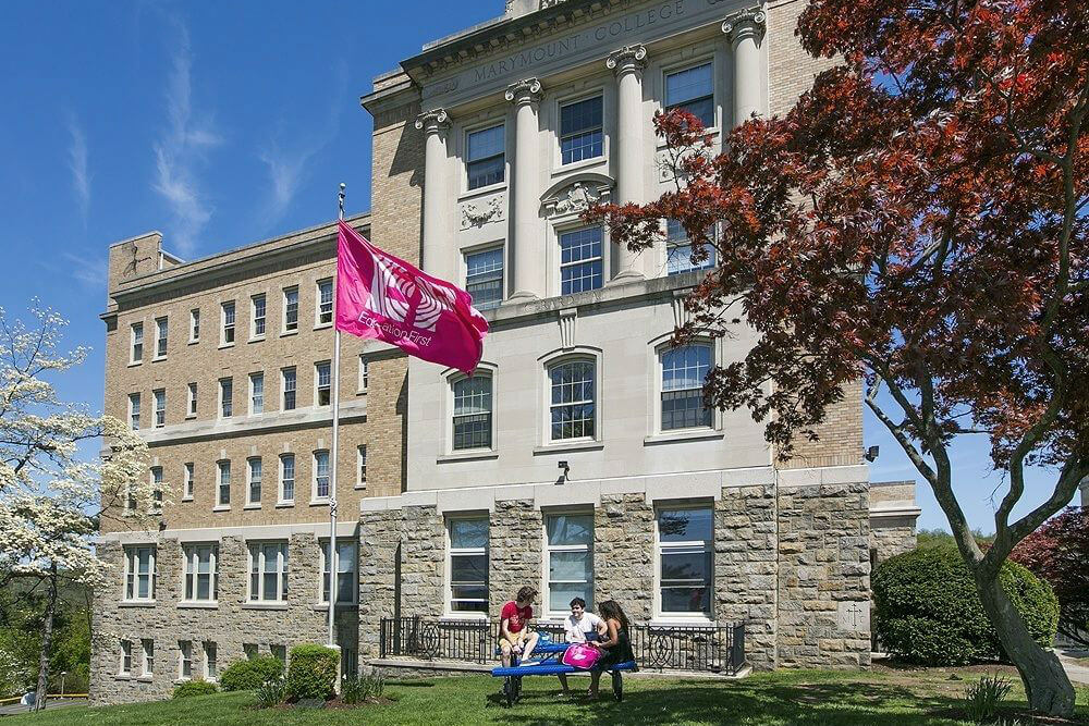 ef-education-first-cau-noi-du-hoc-my-1750249840.png