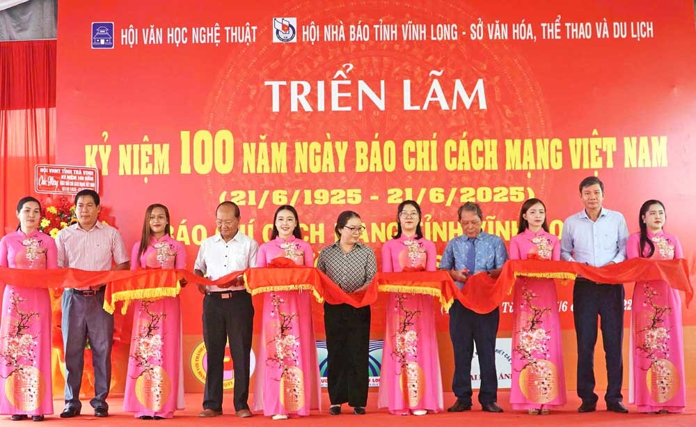 vinh-long-trien-lam-thanh-tuu-100-nam-bao-chi-cach-mang-viet-nam-1750206630.jpg