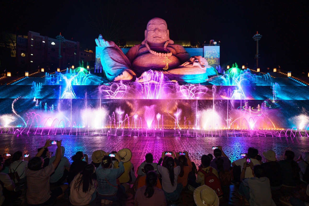 show-nhac-nuoc-ben-ton-tuong-bo-tat-di-lac-1750331818.jpg
