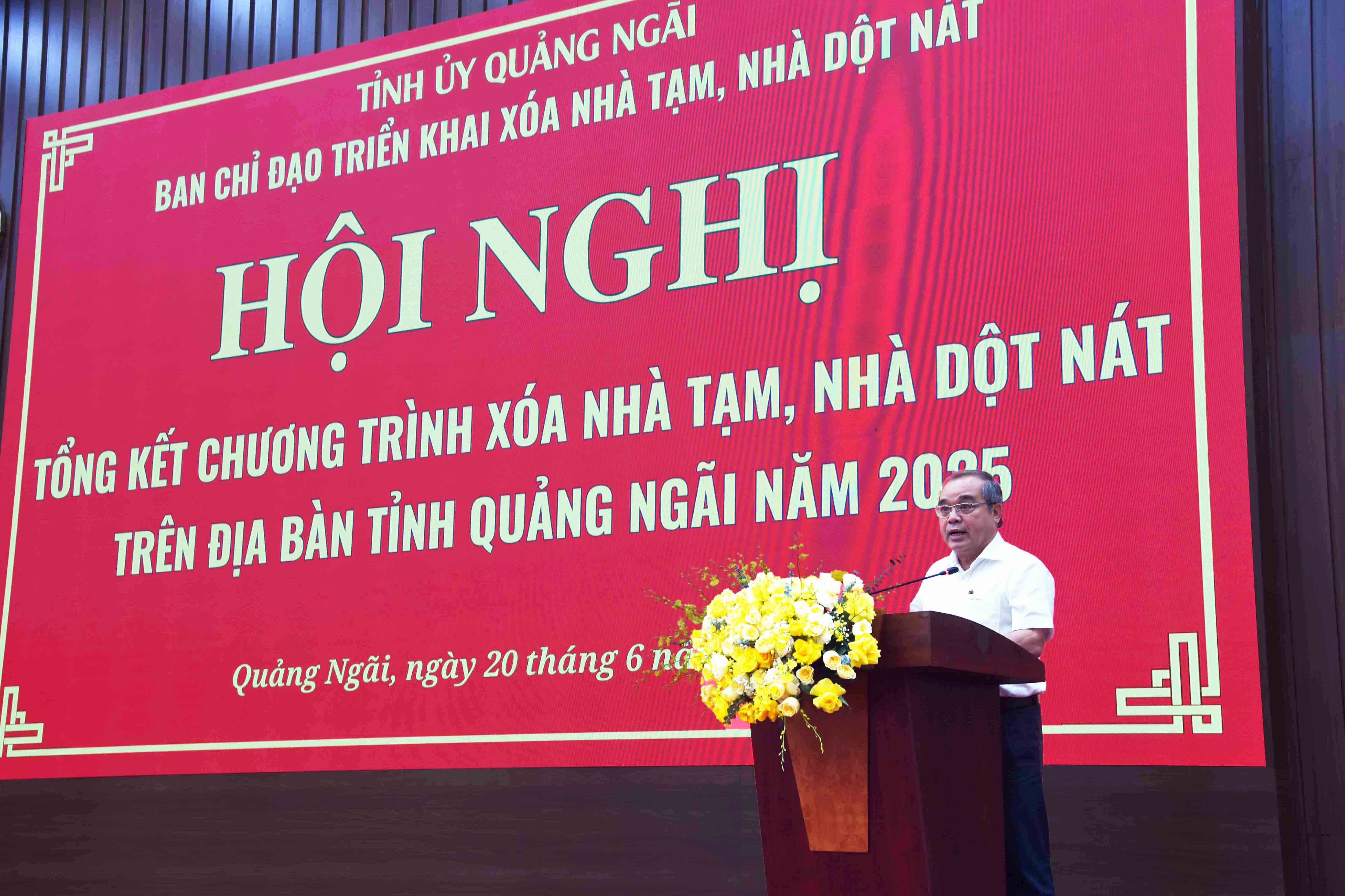 2-dong-chi-tran-hoang-tuan-pho-chu-tich-tt-ubnd-tinh-bao-cao-tong-ket-chuong-trinh-xoa-nha-tam-nha-dot-nat-tren-dia-ban-tinh-1750399147.jpg