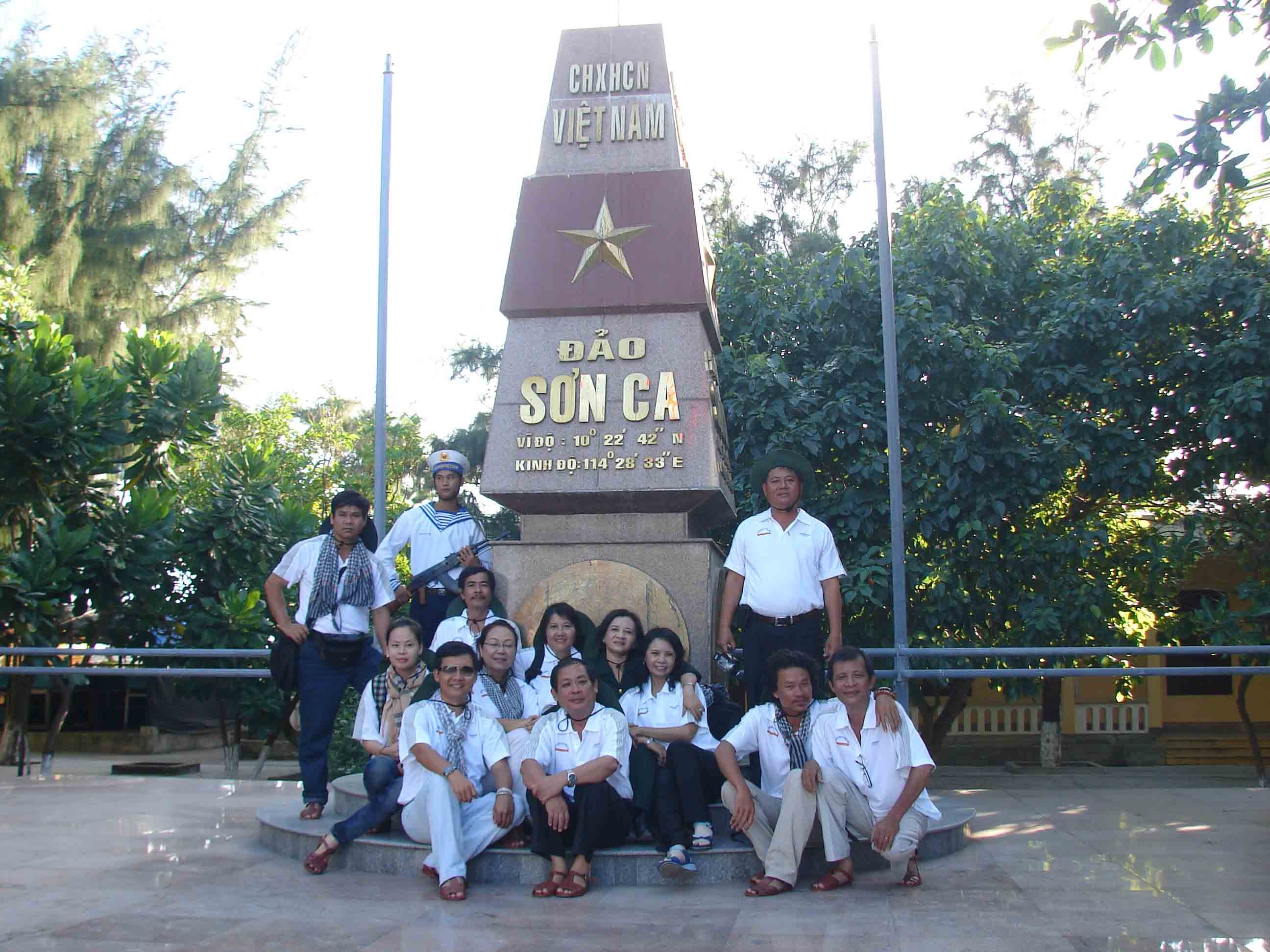 4-ben-cot-moc-chu-quyen-cua-to-quoc-1750403980.jpg