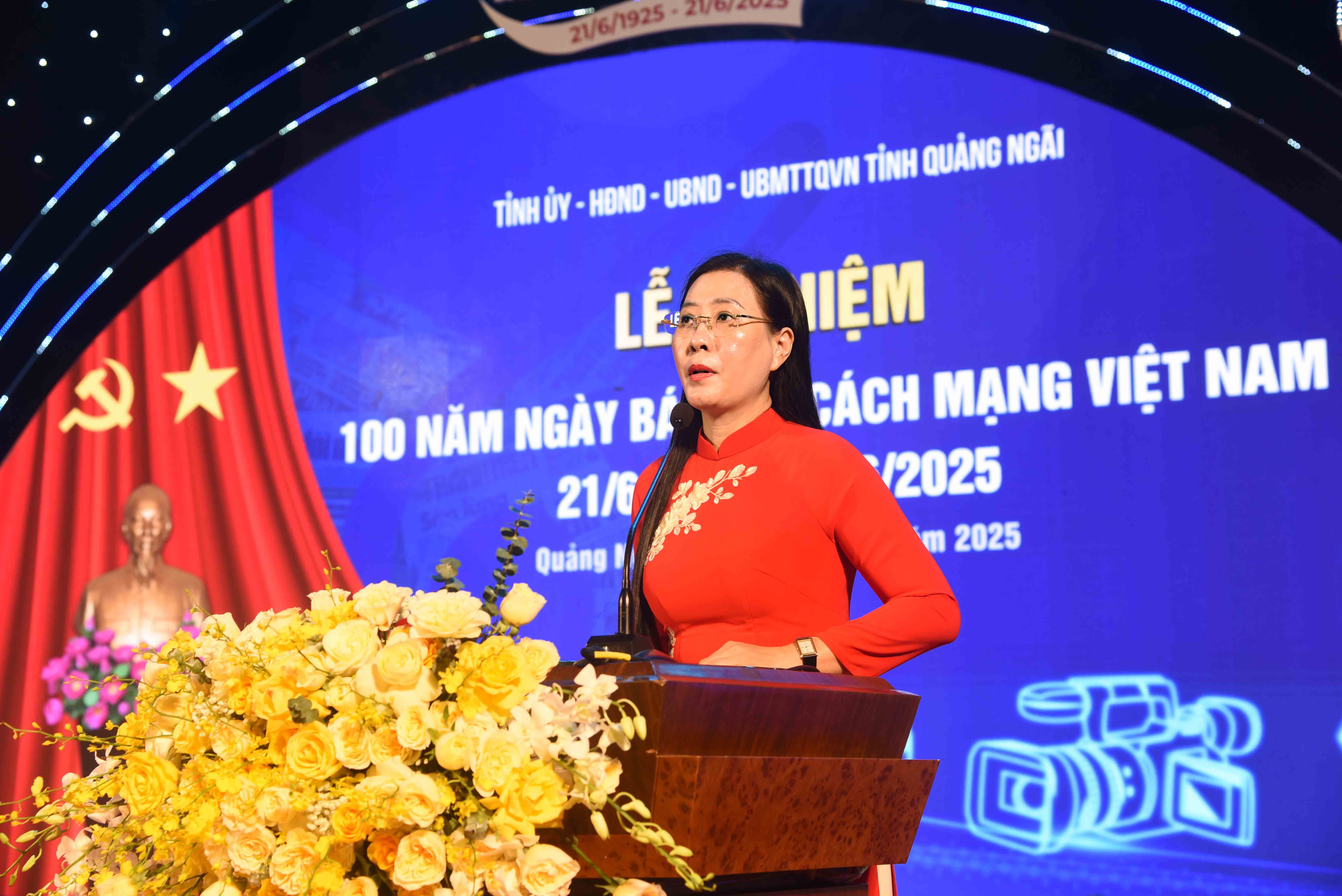 dsc-6386-dong-chi-bui-thi-quynh-van-bi-thu-doc-dien-van-1750467306.jpg