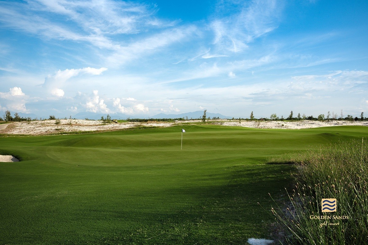 ho-gon-tuyet-dep-tai-golden-sands-golf-resort-1750759784.jpg