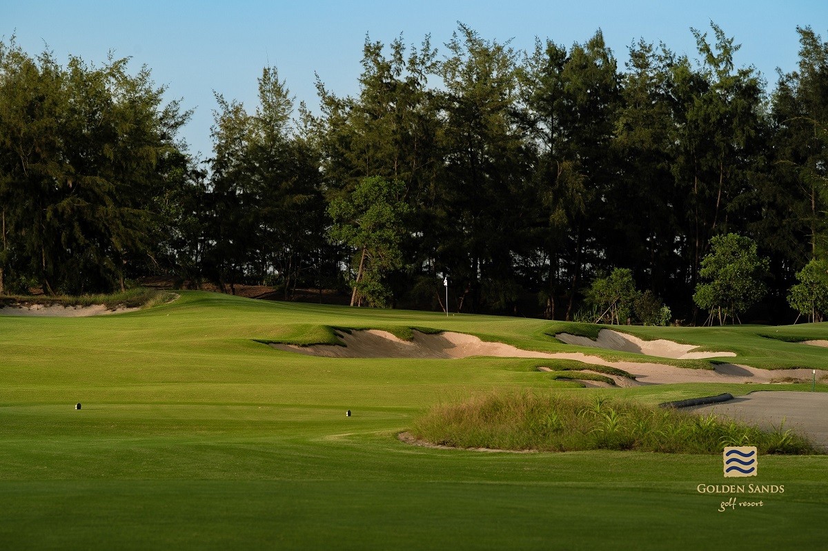 san-golden-sands-goft-resort-nam-giua-thien-nhien-tuyet-mi-voi-thiet-ke-thu-thach-cho-nguoi-dam-me-choi-gon-1750759784.jpg