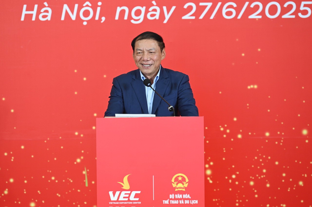 bo-truong-bo-van-hoa-the-thao-va-du-lich-nguyen-van-hung-truong-ban-to-chuc-trien-lam-thanh-tuu-kinh-te-xa-hoi-ky-niem-80-nam-ngay-quoc-khanh-1751024123.jpg