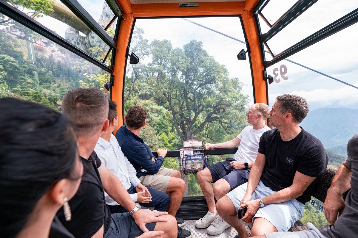 1-ba-huyen-thoai-bong-da-michael-owen-ryan-giggs-paul-scholes-trai-nghiem-ba-na-hills-1751191724.jpg
