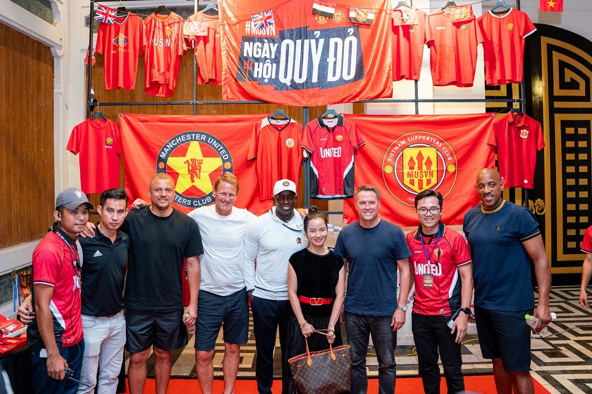 4-ba-huyen-thoai-bong-da-michael-owen-ryan-giggs-paul-scholes-trai-nghiem-ba-na-hills-1751191725.jpg