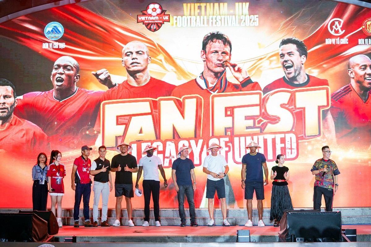 8-ba-huyen-thoai-bong-da-michael-owen-ryan-giggs-paul-scholes-trai-nghiem-ba-na-hills-1751191725.jpg