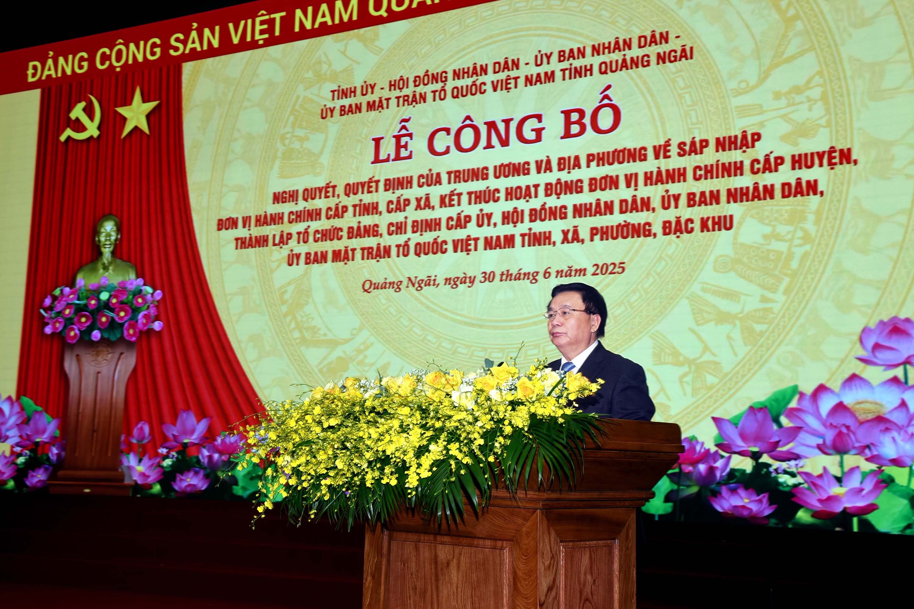 dsc-6688-dong-chi-nguyen-xuan-thang-uvbct-phat-bieu-tai-buoi-le-1751271376.jpg