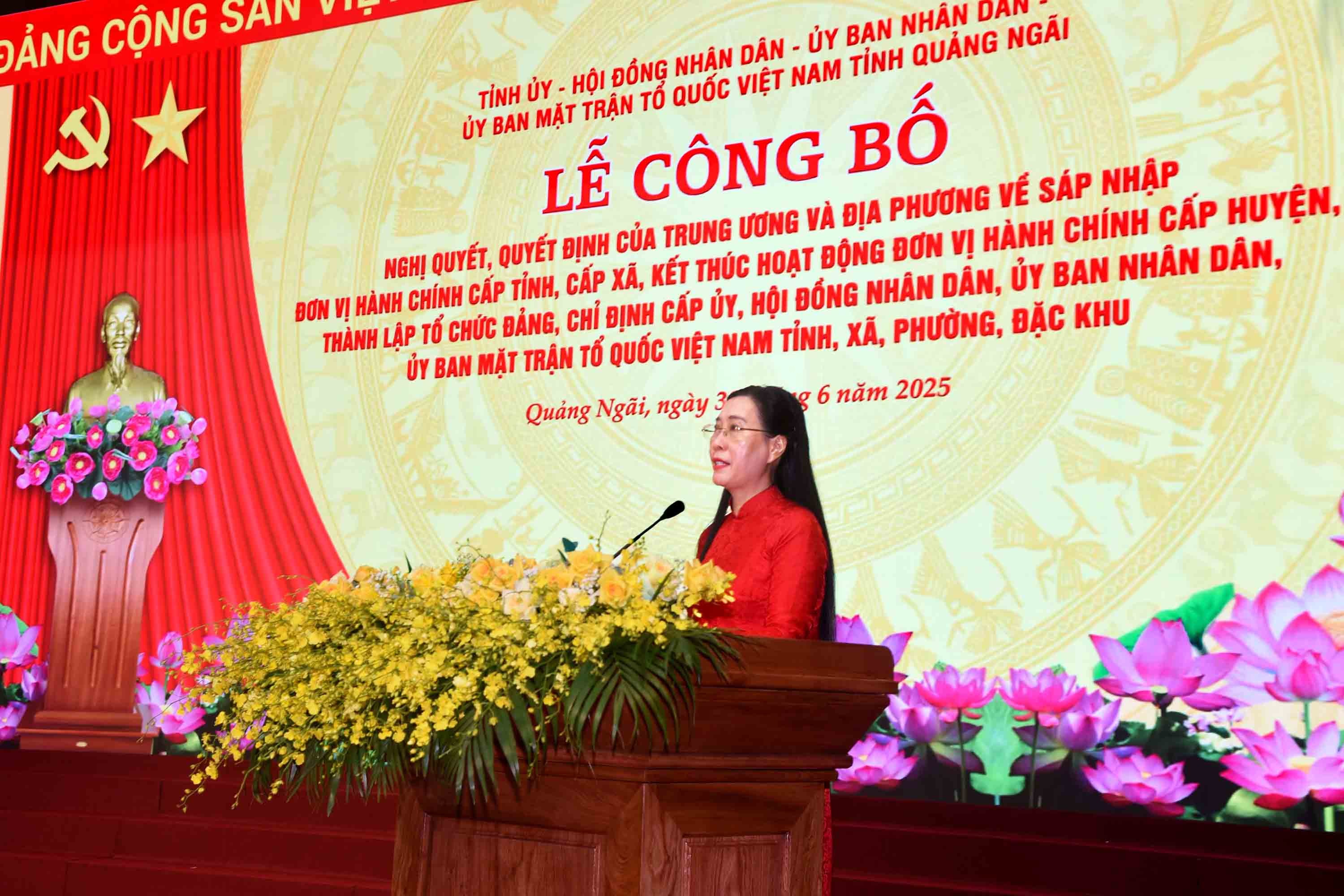 dsc-6702-bi-thu-tinh-uy-quang-ngai-bui-thi-quynh-van-phat-bieu-tai-buoi-le-1751271376.jpg