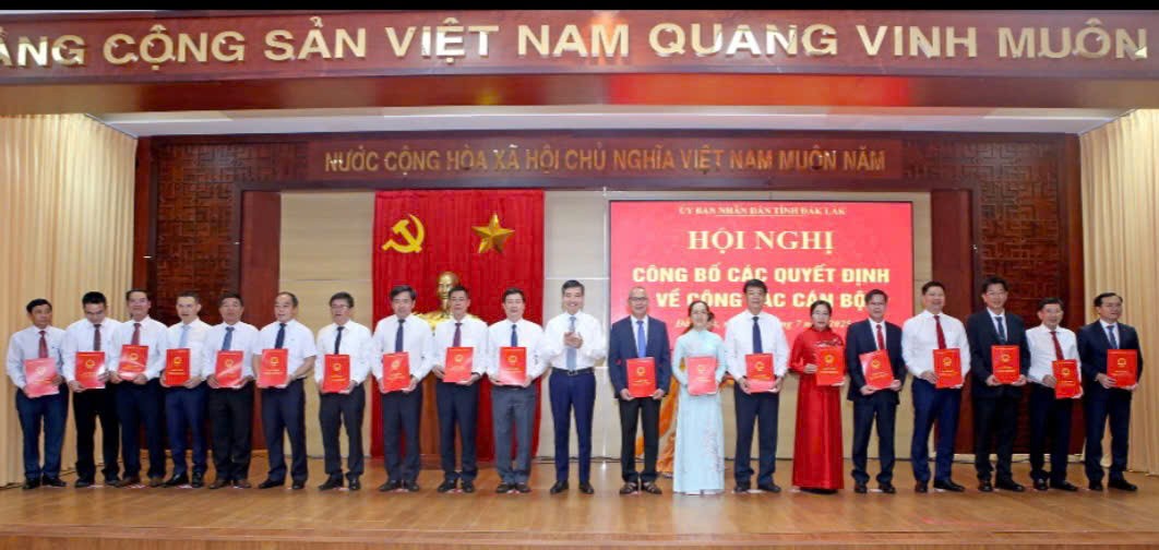 Đắk Lắk: Công bố các quyết định về công tác cán bộ