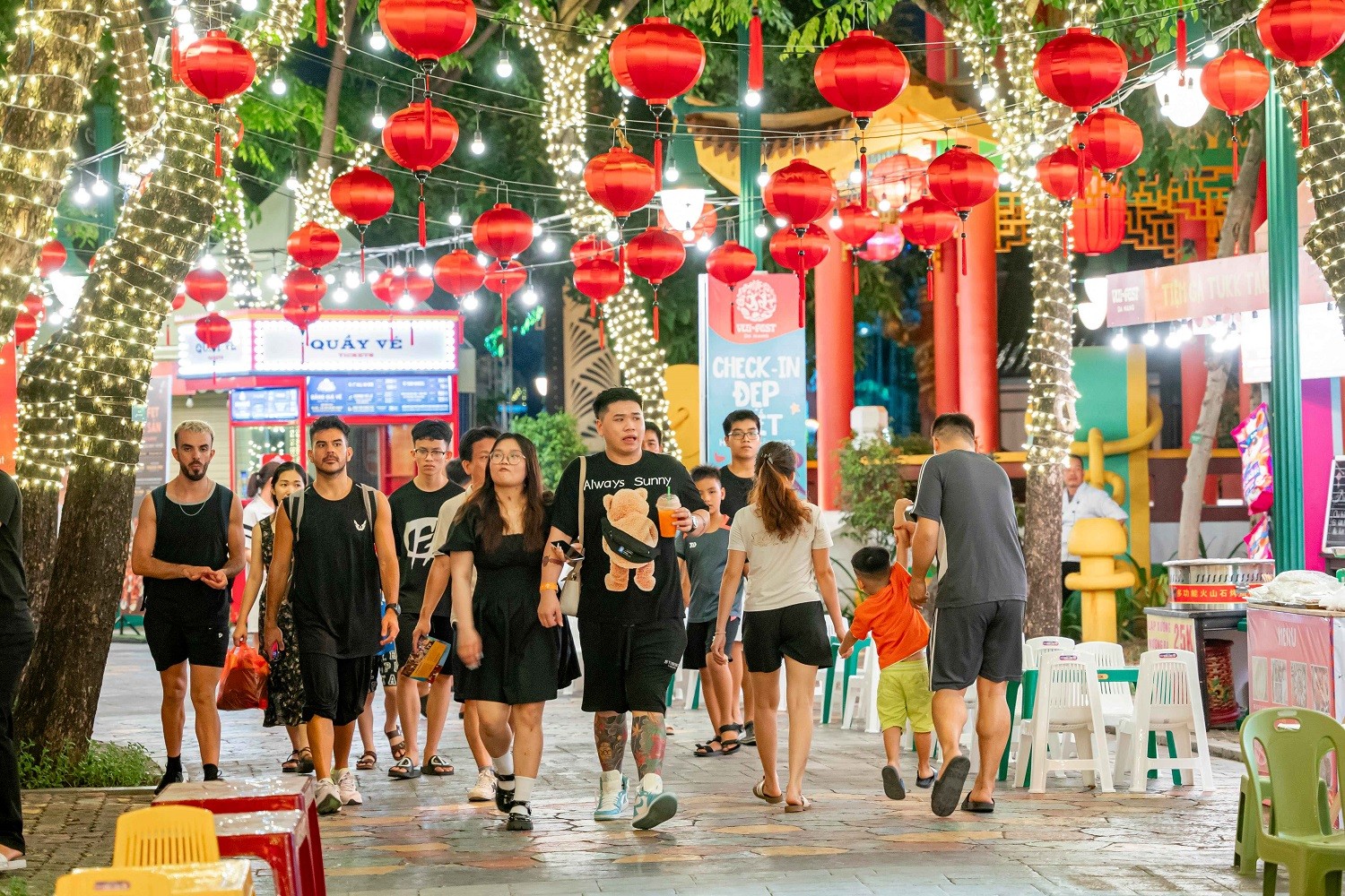 uu-dai-len-den-40-tai-da-nang-downtown-mua-he-1752032627.jpg