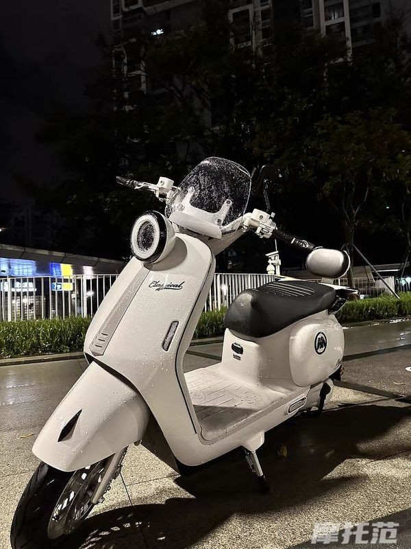Rẻ hơn cả Honda Wave Alpha, mẫu xe tay ga mới thay thế Vision chính thức ra mắt giá 13,4 triệu đồng ảnh 1